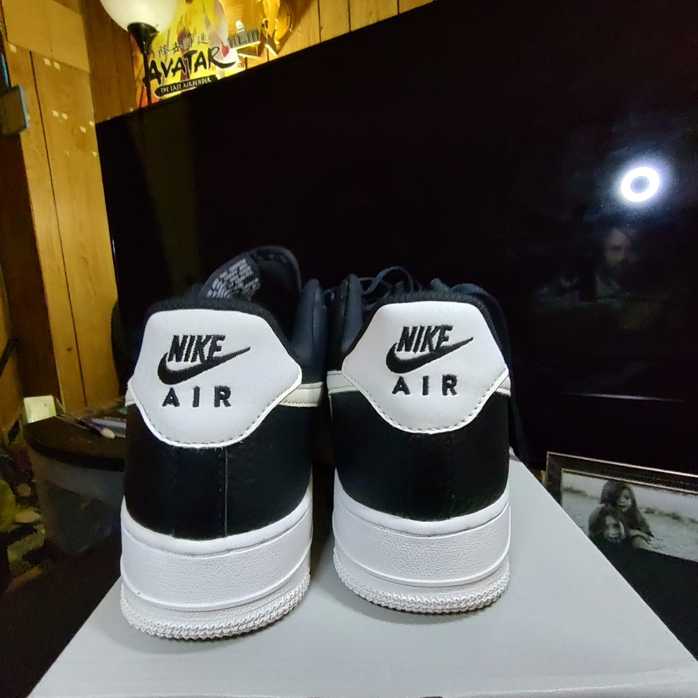 Nike Black and White Men's Low-Top Sneakers - Picture 4 of 4